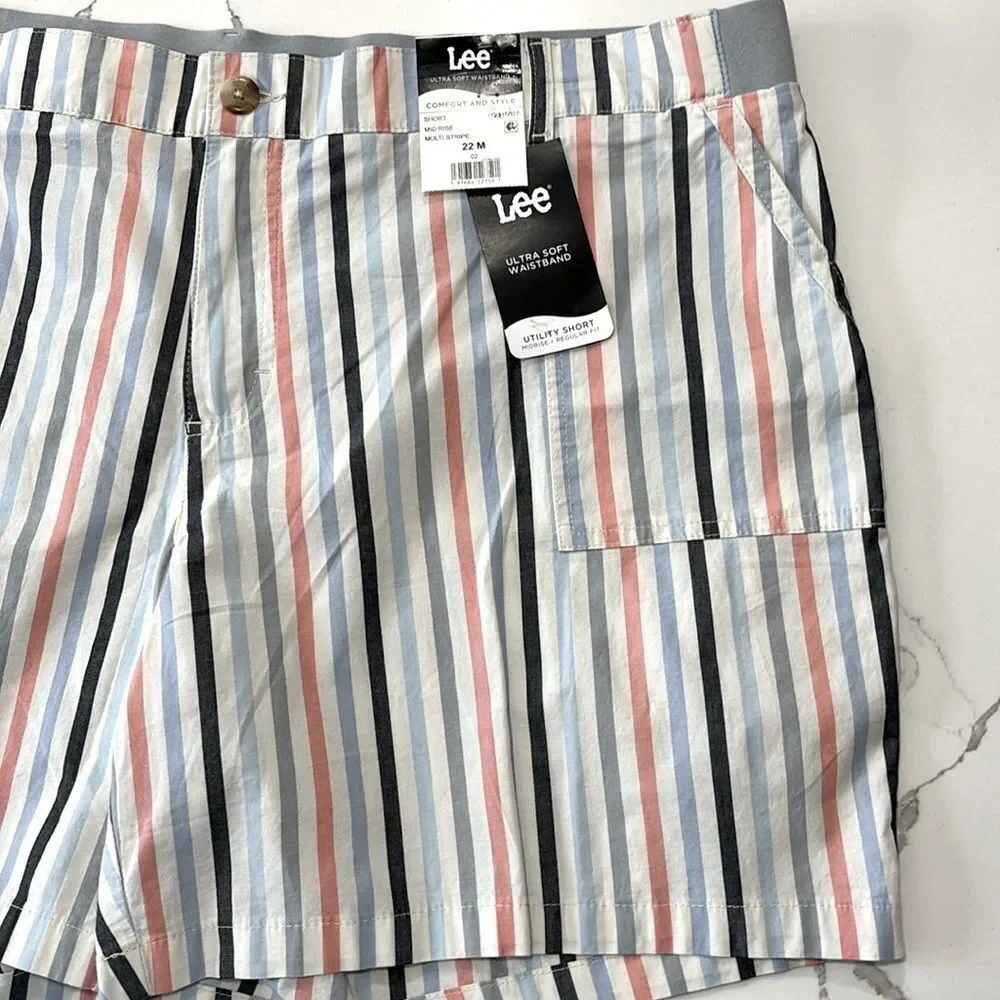 Lee | Women's Plus Size 22M Regular Fit Mid Rise striped Utility Shorts